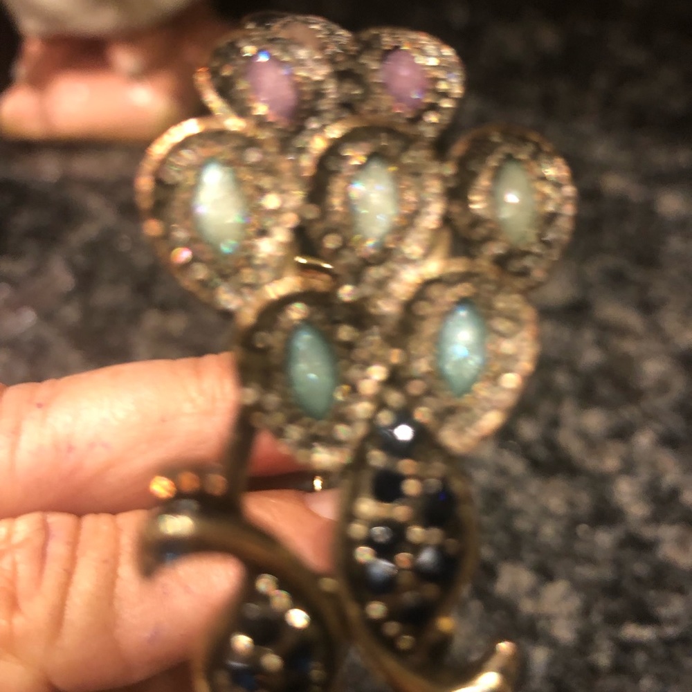 Spring Loaded Interlocking Peacocks Braclet - Picture 9 of 12